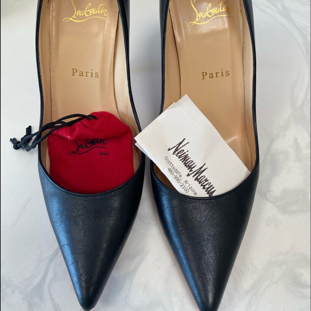 Christian Louboutin Apostrophe Pump BLK size 36. Excellent used condition